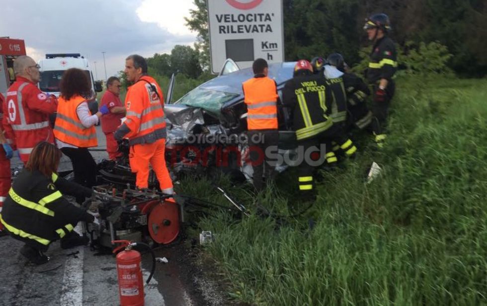 Tre Morti A La Loggia Scontro Frontale Tragedia Assurda Sulla