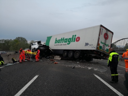 MONCALIERI - Tangenziale sud chiusa per un'incidente tra le uscite di Moncalieri e La Loggia