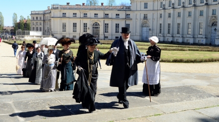 STUPINIGI - Alla Palazzina uno spaccato sulla moda nei secoli e il laboratorio 'Royal Paper Dools'