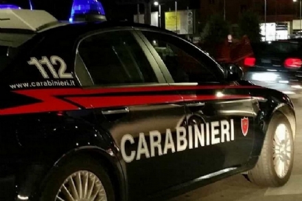 NICHELINO - Lo fermano per un controllo e lui mostra i genitali ai carabinieri