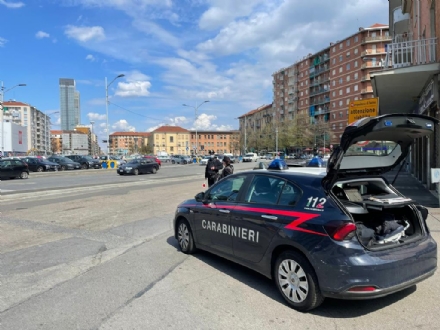 MONCALIERI - Gli rubano la macchina mentre va al bancomat, il giorno dopo la vede in doppia fila e chiama il 112