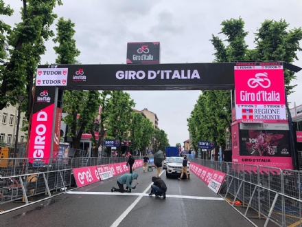 CINTURA - E' il giorno del Giro D'Italia, da Carmagnola a Orbassano si festeggia la carovana rosa