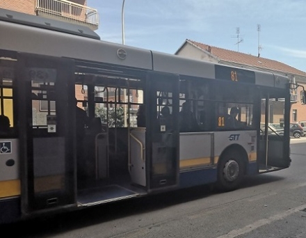 MONCALIERI - Il bus salta la fermata e tra un passeggero e il conducente scoppia la rissa