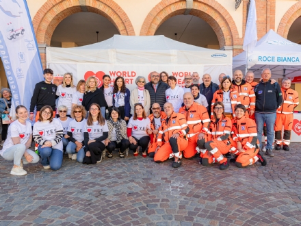 ORBASSANO - Medici, infermieri e volontari in piazza per la Giornata mondiale per il cuore - FOTO