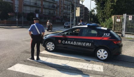 MONCALIERI - Lancio di uova: è il terzo caso in pochi giorni segnalato ai carabinieri