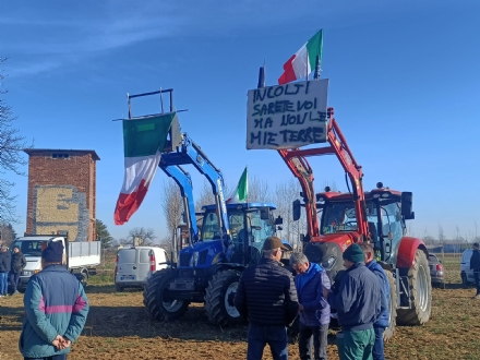 CINTURA - Mentre gli agricoltori protestano contro l'Ue scatta il divieto di spandere concimi animali