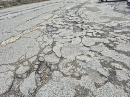 BRUINO - Asfalto groviera tra via Valgioie e via Trana