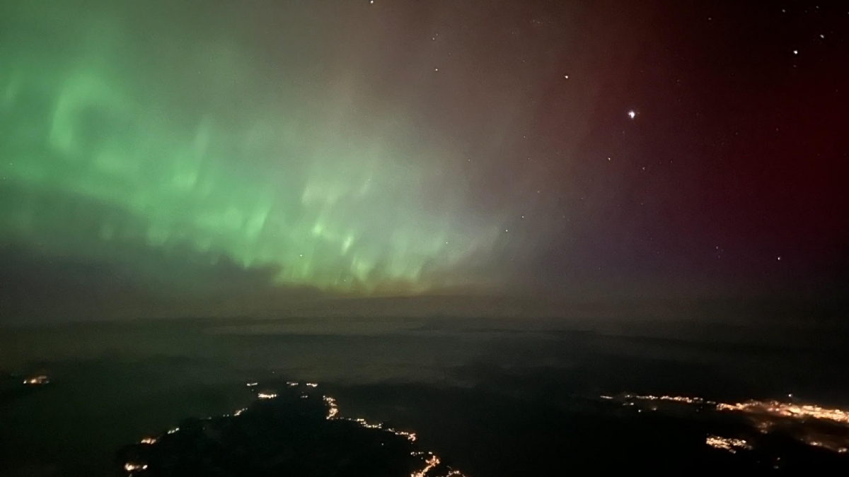 TORINO SUD - Aurora boreale, cielo notturno colorato in tutto il torinese