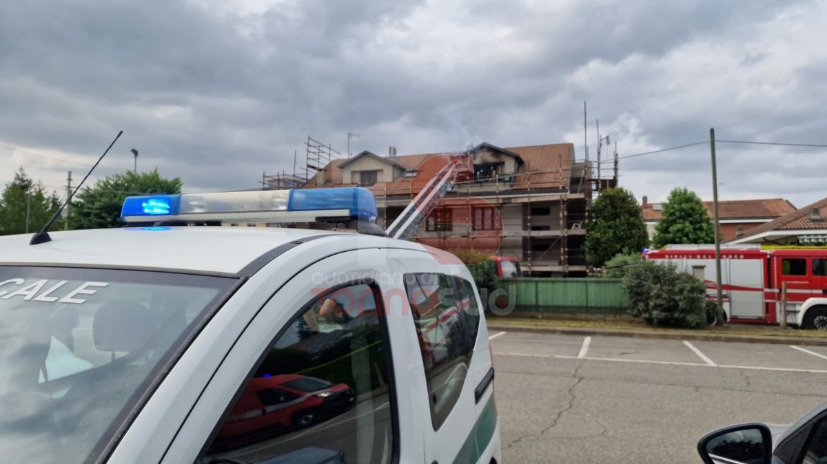 BORGARETTO - Incendio distrugge alloggio: morti due gatti, cinque persone in ospedale - LE FOTO -