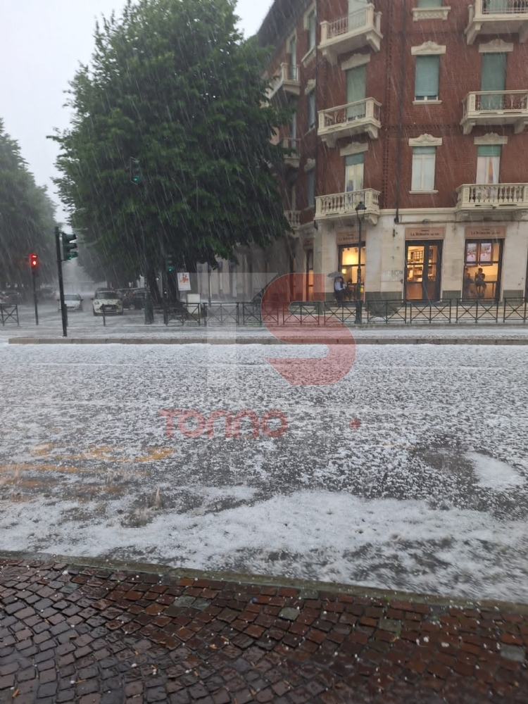 CINTURA - Oltre 43 millimetri di pioggia caduta ieri in cintura sud. E per la grandine ecco gli spartineve - LE FOTO -