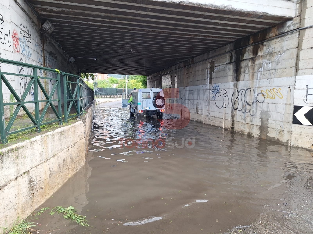 CINTURA - Oltre 43 millimetri di pioggia caduta ieri in cintura sud. E per la grandine ecco gli spartineve - LE FOTO -