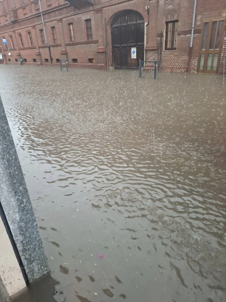 VINOVO - La conta dei danni dopo la bomba d'acqua e il vento fortissimo - LE FOTO -