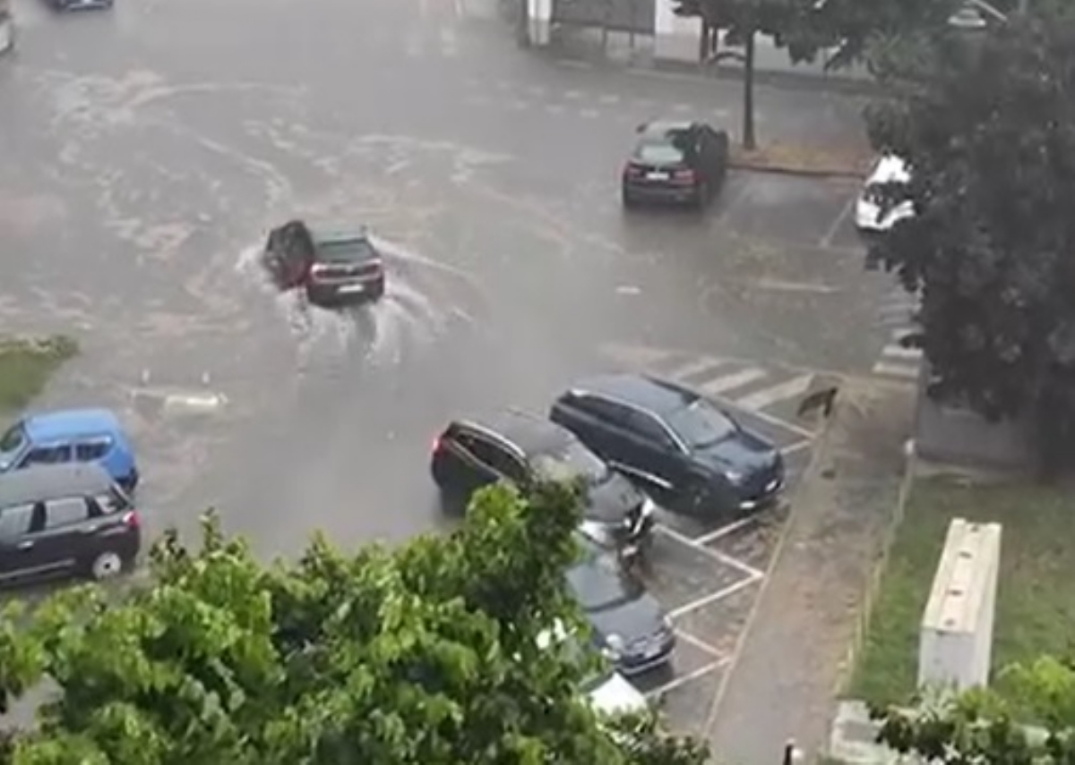 VINOVO - La conta dei danni dopo la bomba d'acqua e il vento fortissimo - LE FOTO -