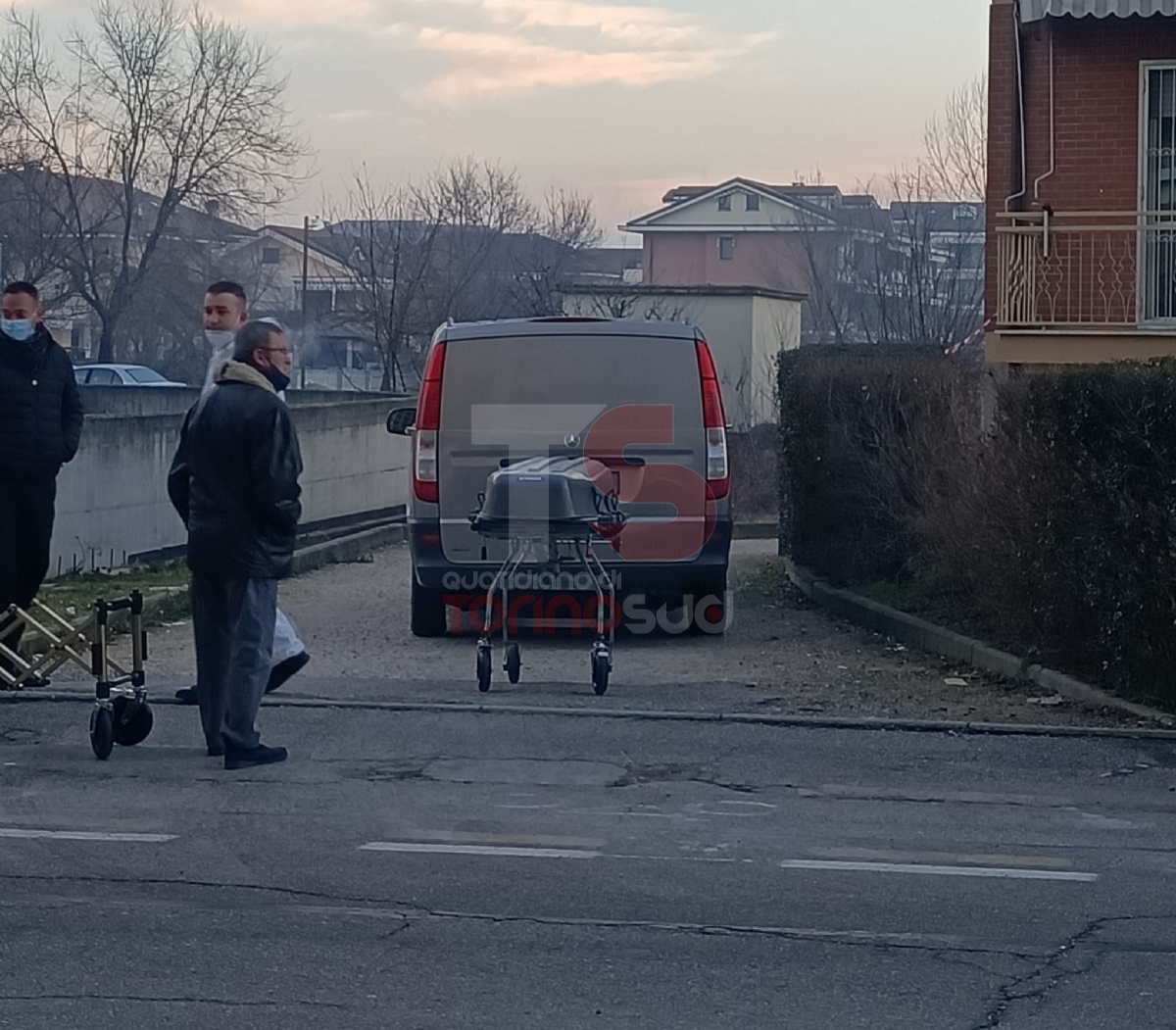 CARMAGNOLA - La moglie voleva lasciarlo: così lui l'ha uccisa e poi ha fatto lo stesso con il figlio di 5 anni - FOTO