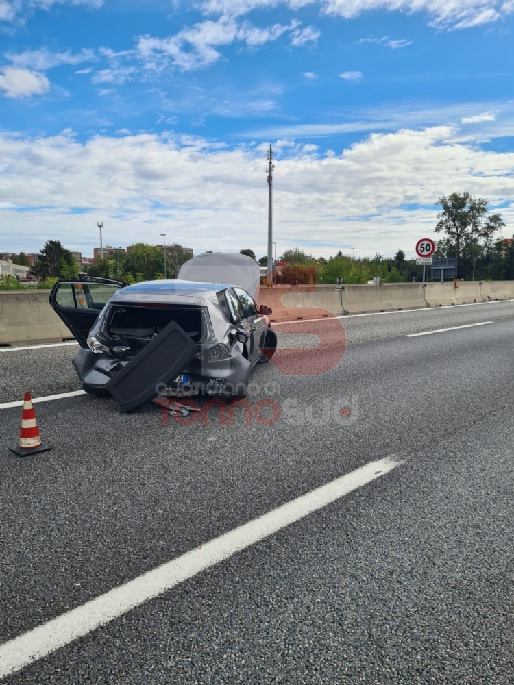 NICHELINO - Incidente in tangenziale a Stupinigi: due persone ferite - FOTO