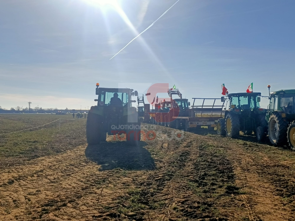 CINTURA SUD - Trattori sulle strade, protesta degli agricoltori di tutta la nostra zona - FOTO