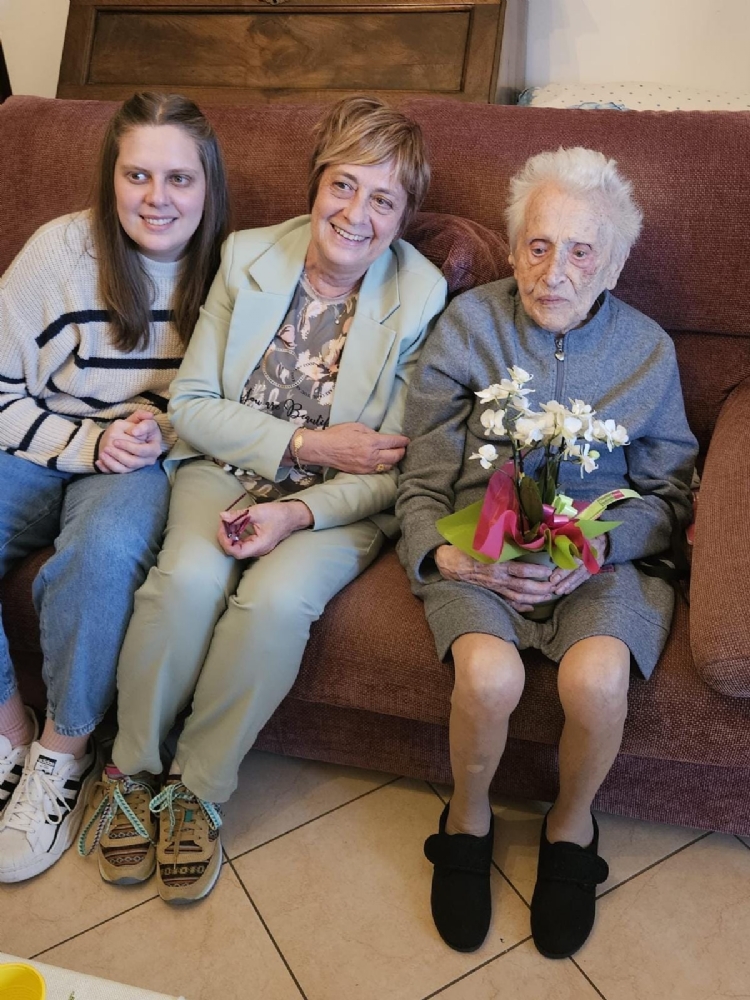 RIVALTA - Super compleanno per nonna Marietta che ha raggiunto il traguardo dei 100 anni - FOTO