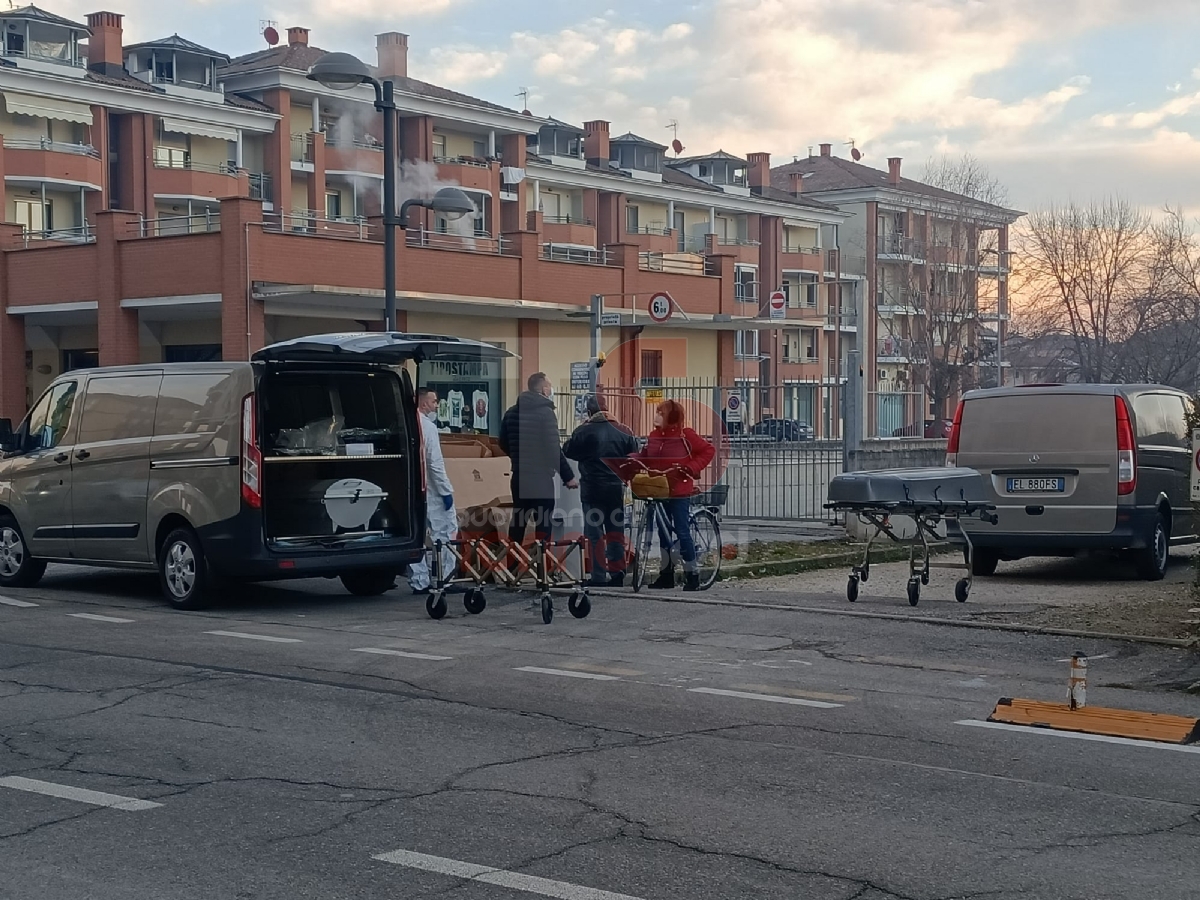 CARMAGNOLA - La moglie voleva lasciarlo: così lui l'ha uccisa e poi ha fatto lo stesso con il figlio di 5 anni - FOTO