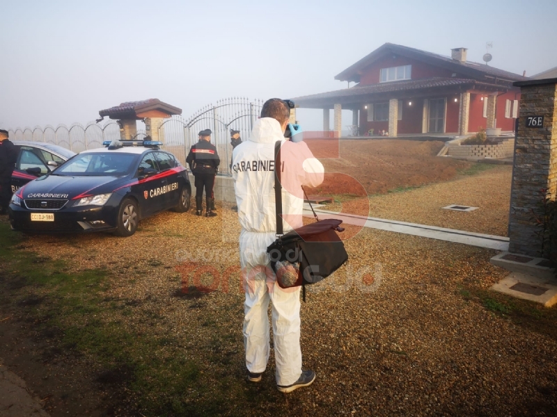 STRAGE A CARIGNANO - Prende la pistola e spara alla moglie e ai gemellini di due anni: poi si suicida - FOTO e VIDEO