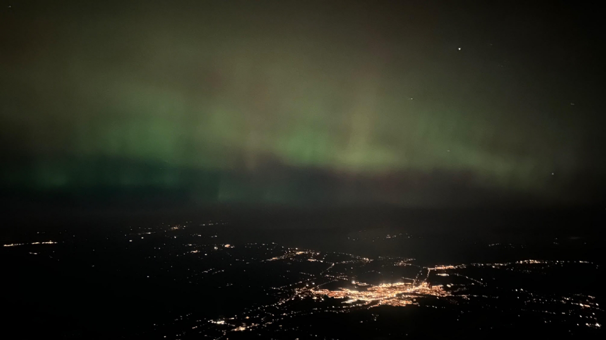 TORINO SUD - Aurora boreale, cielo notturno colorato in tutto il torinese