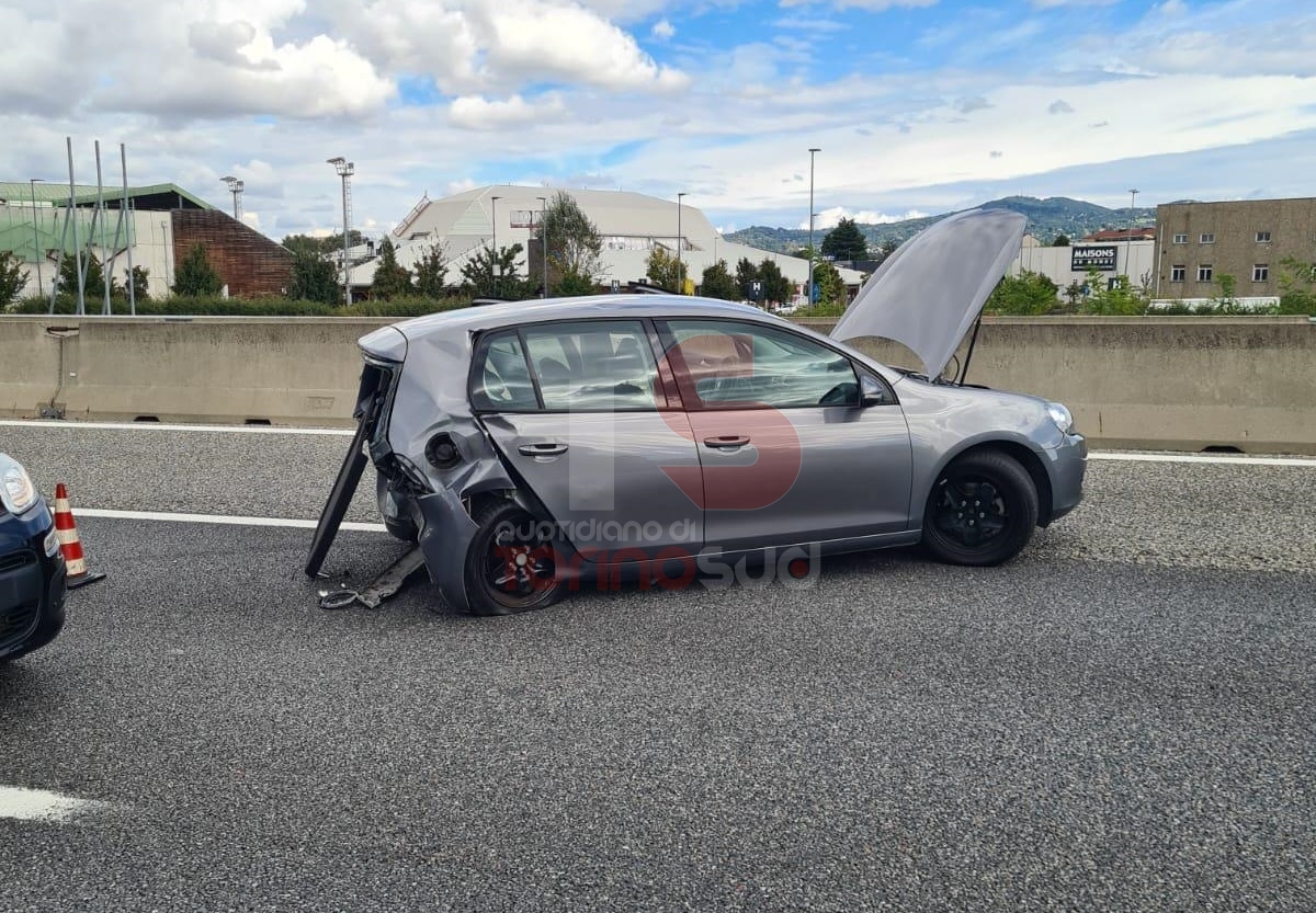 NICHELINO - Incidente in tangenziale a Stupinigi: due persone ferite - FOTO