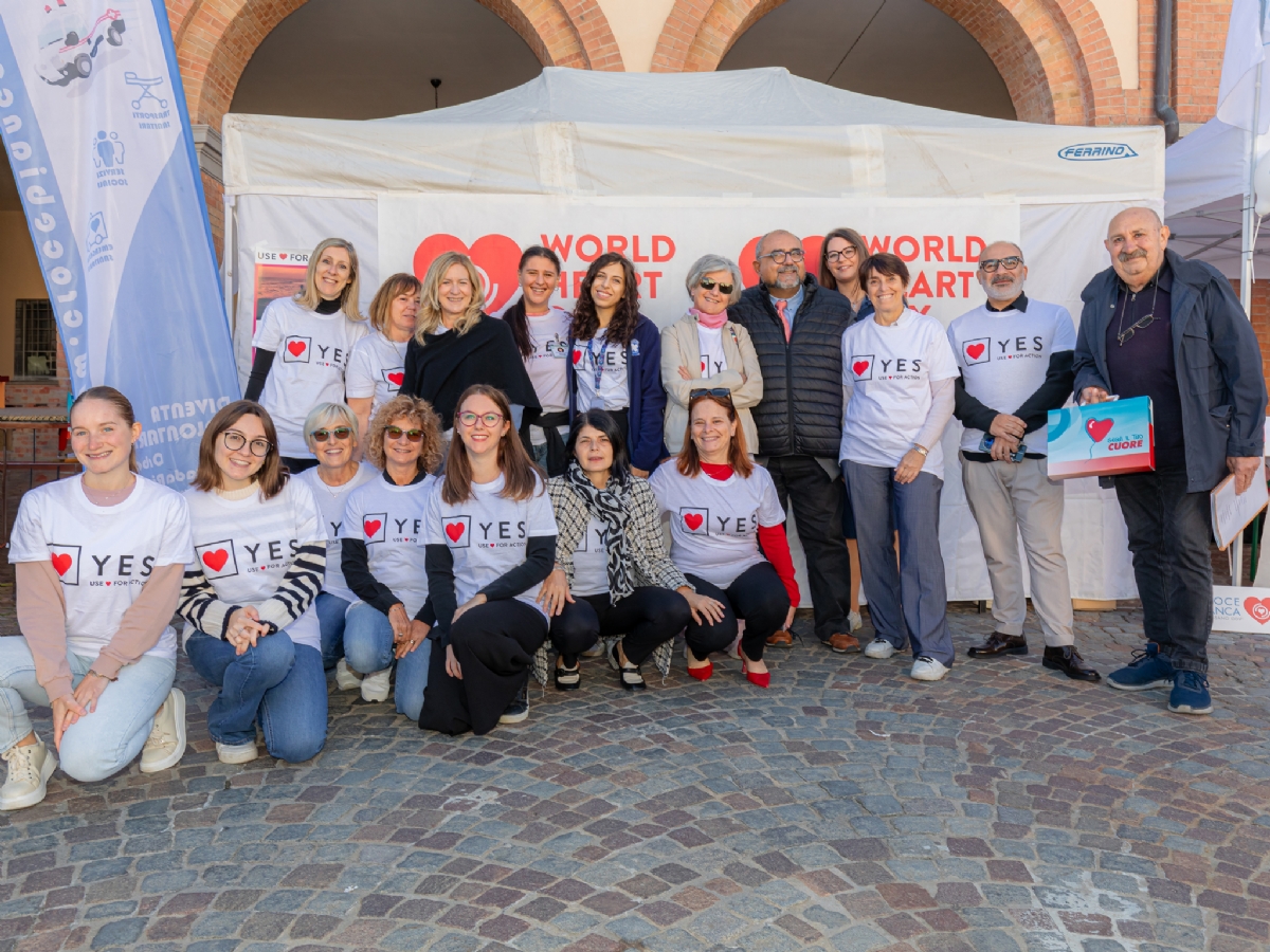 ORBASSANO - Medici, infermieri e volontari in piazza per la Giornata mondiale per il cuore - FOTO