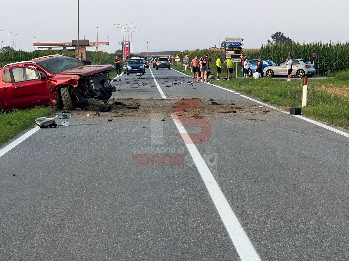 OSASIO - Brutto incidente sulla provinciale: quattro veicoli coinvolti e feriti - LE FOTO -