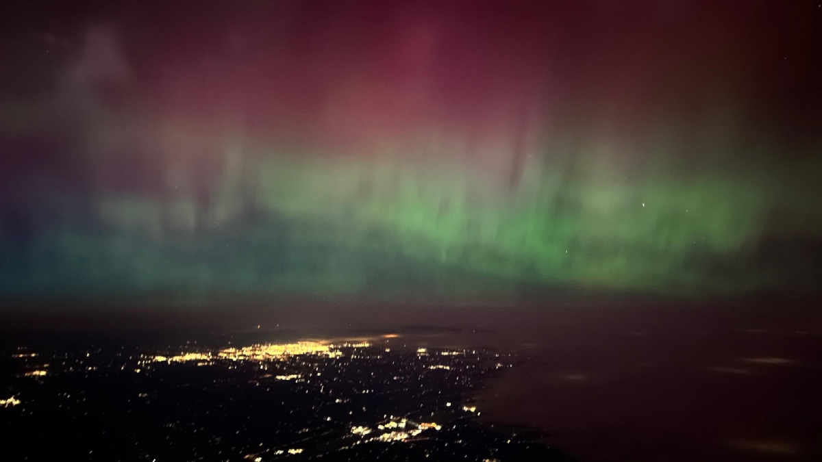 TORINO SUD - Aurora boreale, cielo notturno colorato in tutto il torinese