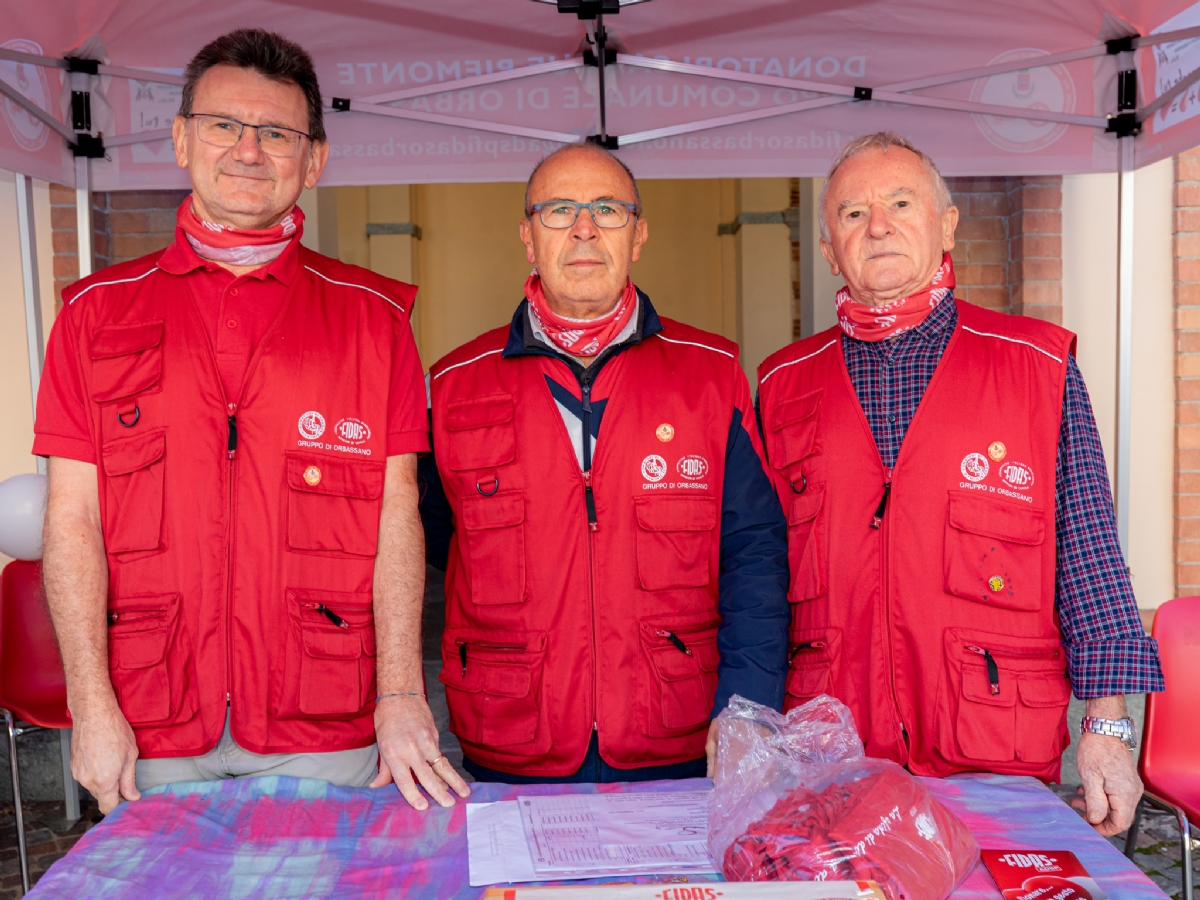 ORBASSANO - Medici, infermieri e volontari in piazza per la Giornata mondiale per il cuore - FOTO