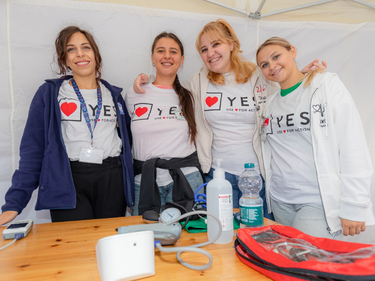 ORBASSANO - Medici, infermieri e volontari in piazza per la Giornata mondiale per il cuore - FOTO