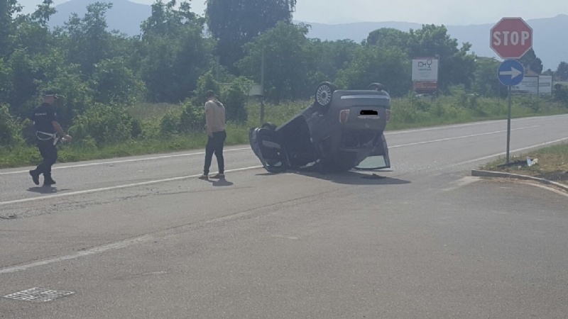 RIVALTA - Auto ribaltata in via Giaveno: traffico in tilt a Gerbole