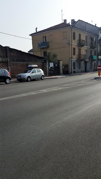 MONCALIERI - Ordinanza di sgombero per la palazzina «dimenticata» di via Pastrengo