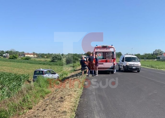 MONCALIERI - Perde Il Controllo Dell'auto E Finisce Fuori Strada