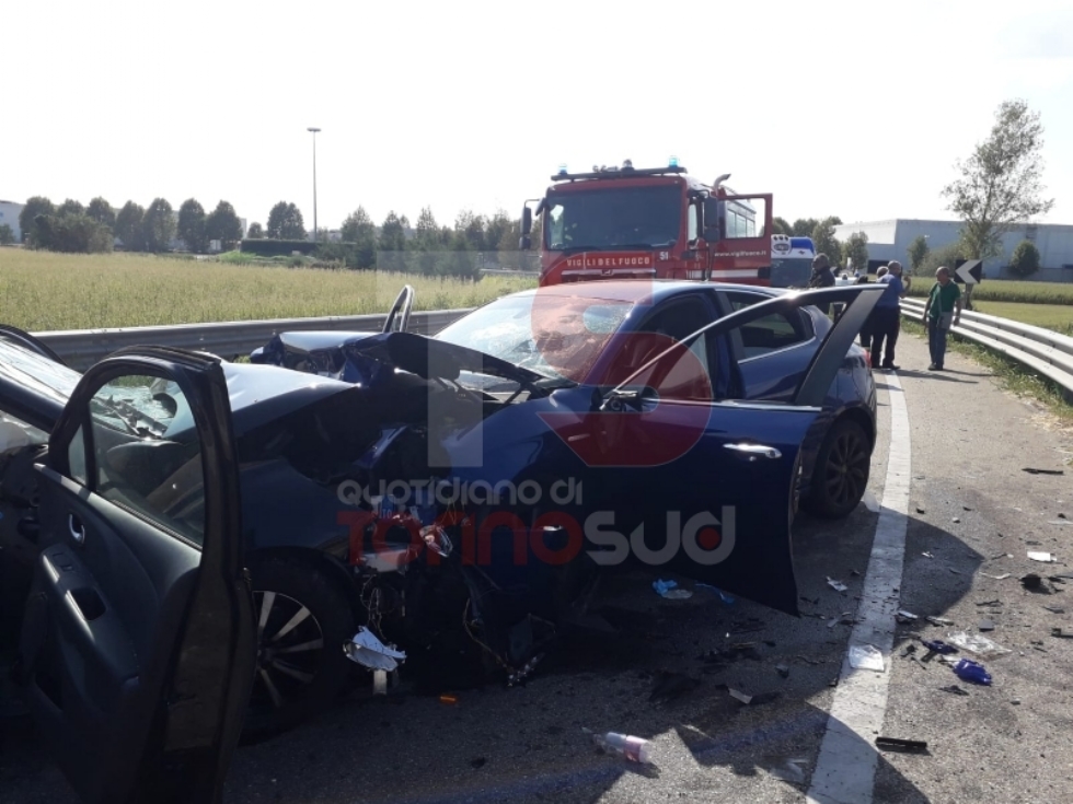 TROFARELLO - Grave Incidente Stradale: Tre Ragazzi Feriti Nello Scontro ...